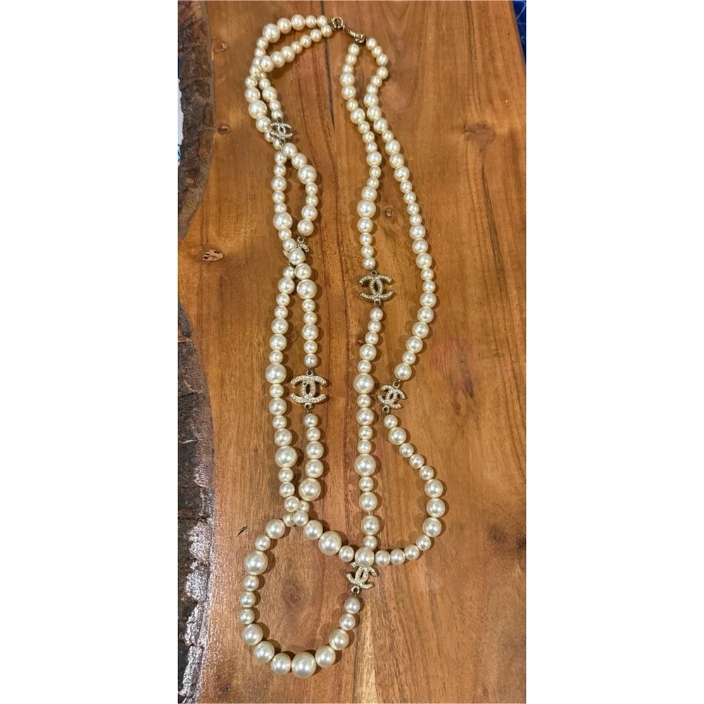Chanel Faux Pearl & Strass CC Double Strand Rhinestone Logo Long Necklace - Picture 8 of 11